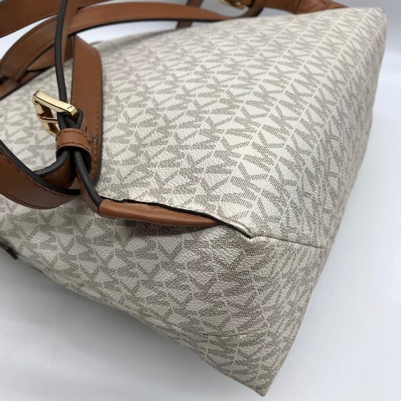 Micahel Kors Vanilla Monogram Canvas Rhea Slim Backpack - Picture 9 of 10
